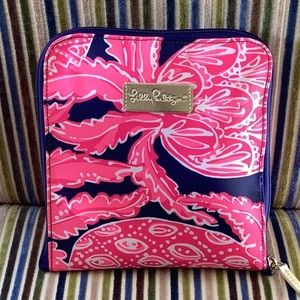 Lilly compact travel